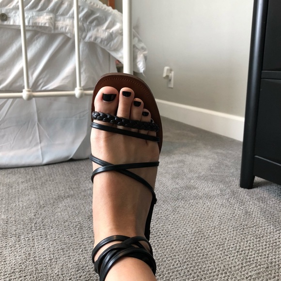 Straps Zara Heeled Sandal - Picture 2 of 8